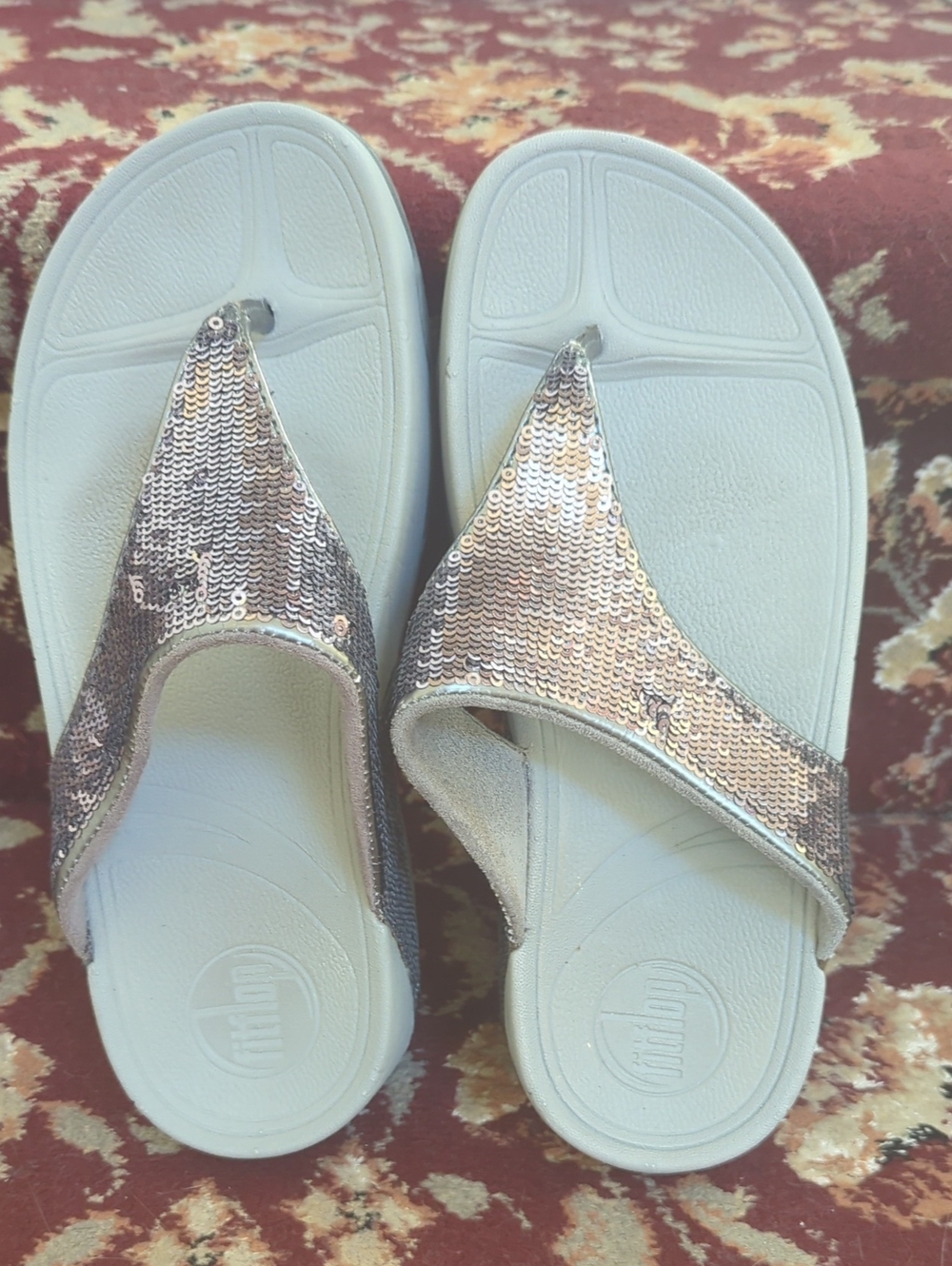 Fitflop Sequin Toe-Post Sandals in Silver
